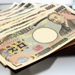 日幣貶值原因：日本央行政策與貿易逆差的影響分析